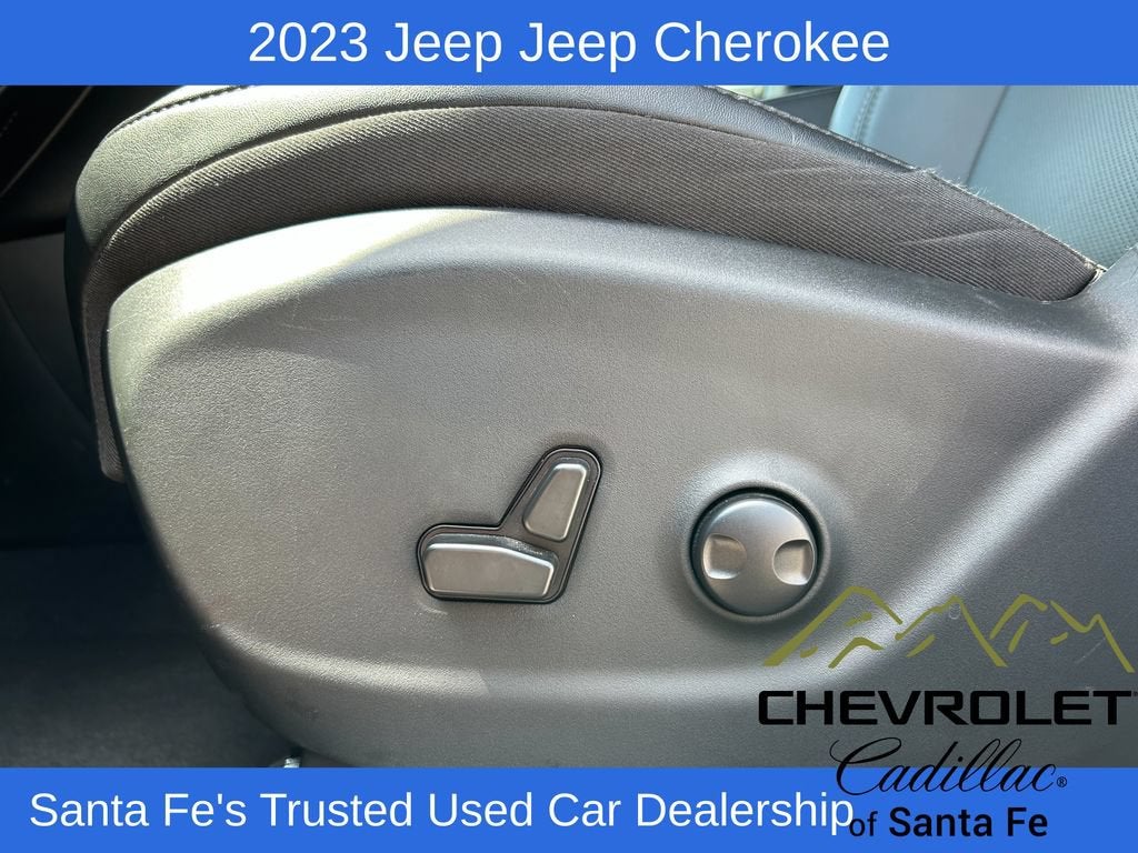 2023 Jeep Cherokee Altitude Lux