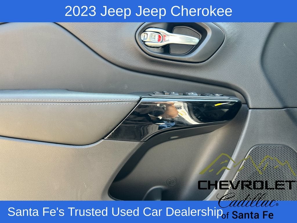 2023 Jeep Cherokee Altitude Lux