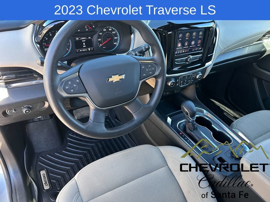 2023 Chevrolet Traverse LS