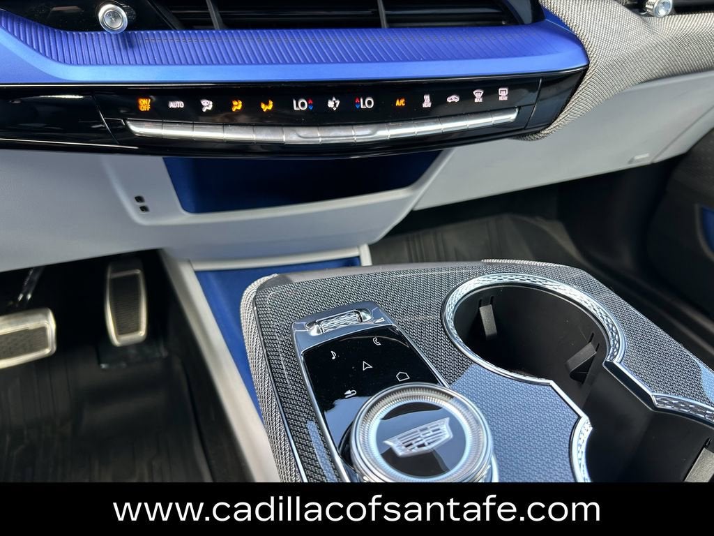 2025 Cadillac OPTIQ Luxury 2