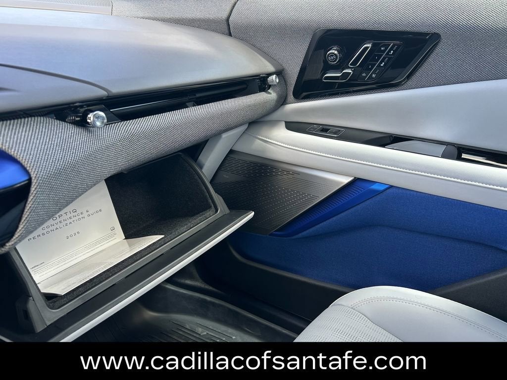 2025 Cadillac OPTIQ Luxury 2