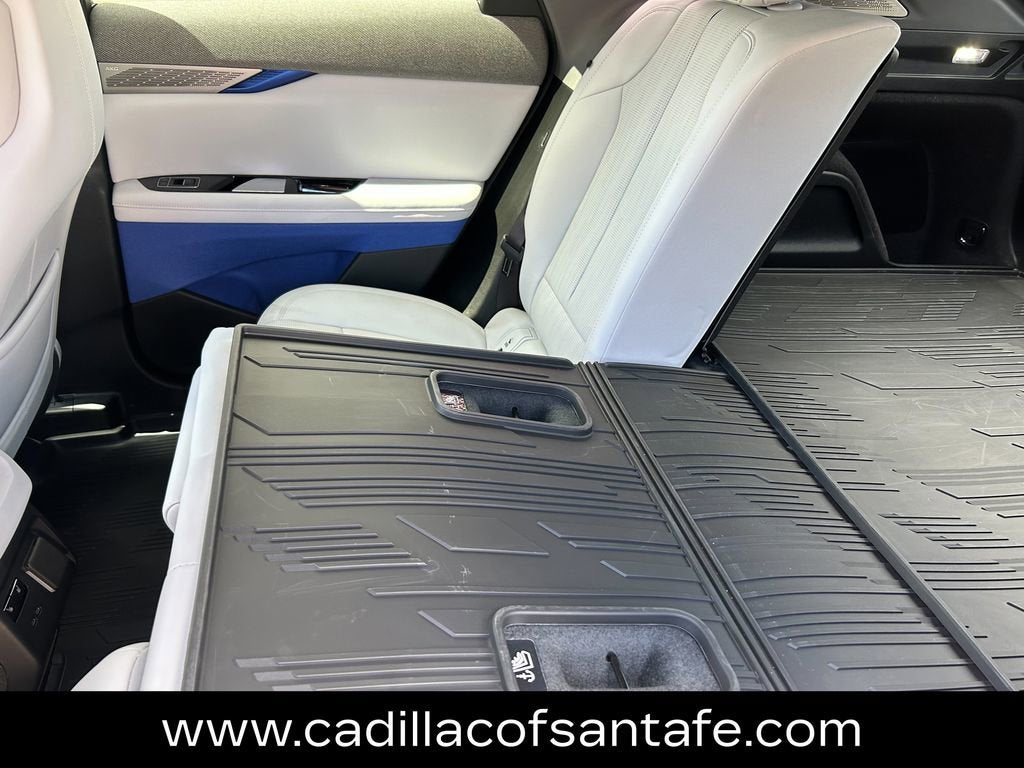 2025 Cadillac OPTIQ Luxury 2