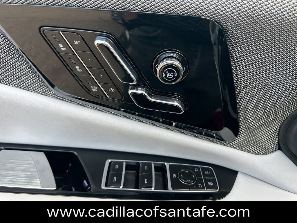 2025 Cadillac OPTIQ Luxury 2