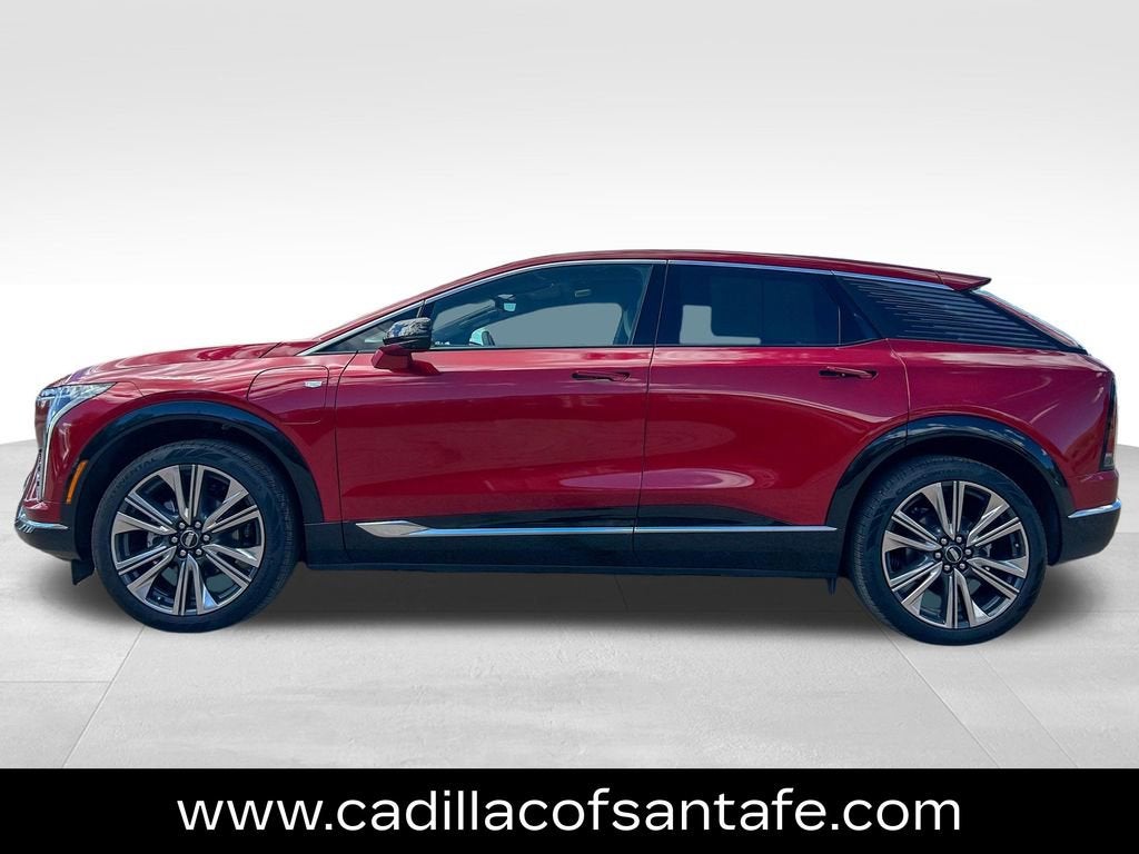 2025 Cadillac OPTIQ Luxury 2